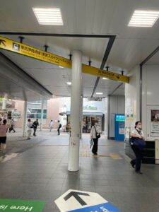 JR武蔵野線南越谷駅出口より改札を出る